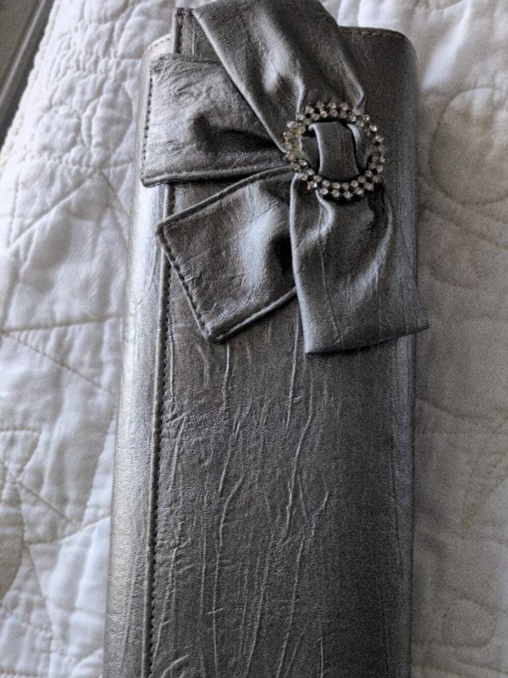 like new silver Icing clutch should bag w bow rhinestones